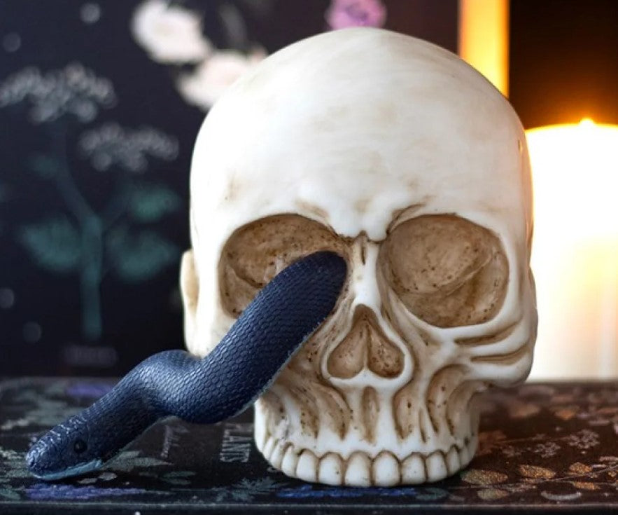 ORNAMENTS & FIGURINES